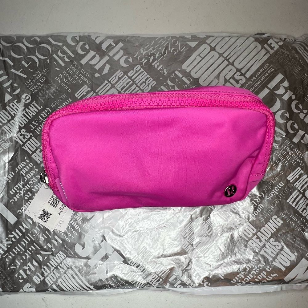 Lululemon Belt Bag Sonic Pink 1L - Picture 4 of 12